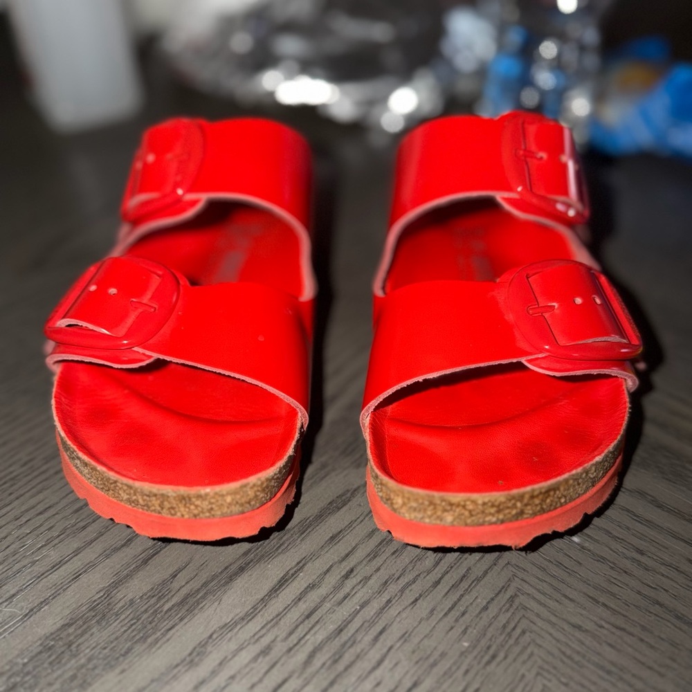 Birkenstock Arizona Big Buckle high-shine tomato patent leather finish